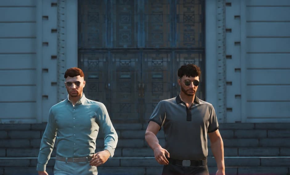 Lester Northscott et Ethan Reeves descendent les marches du Galileo Observatory